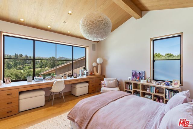 859 Woodacres Road, Santa Monica, CA 90402