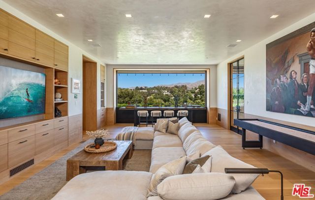 859 Woodacres Road, Santa Monica, CA 90402