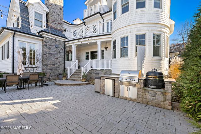 9 Beacon Hill Road, Atlantic Highlands, NJ 07716