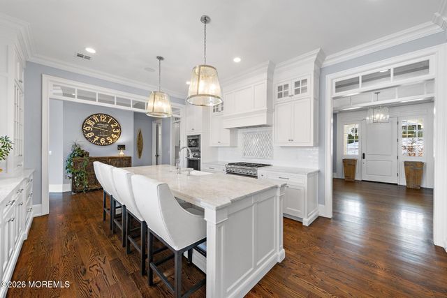 9 Beacon Hill Road, Atlantic Highlands, NJ 07716