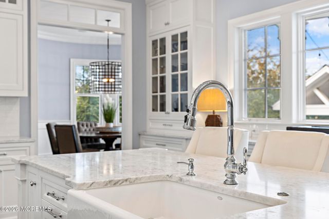 9 Beacon Hill Road, Atlantic Highlands, NJ 07716