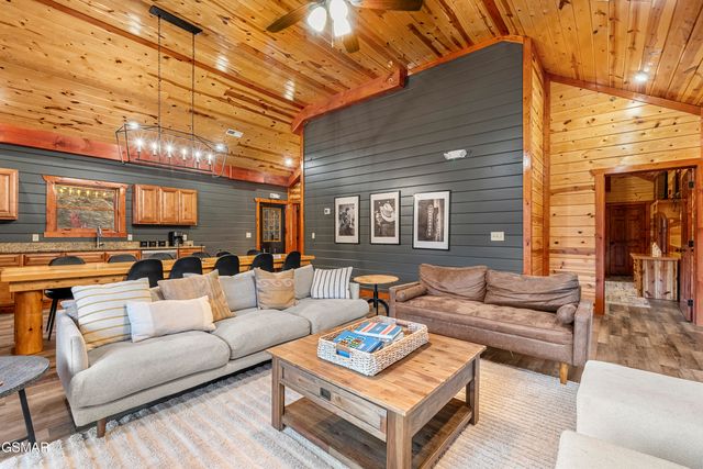 1628 Barn Door Lane, Sevierville, TN 37862