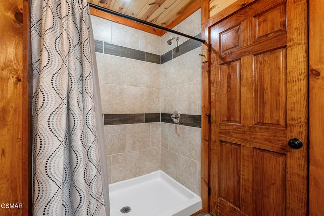 1628 Barn Door Lane, Sevierville, TN 37862