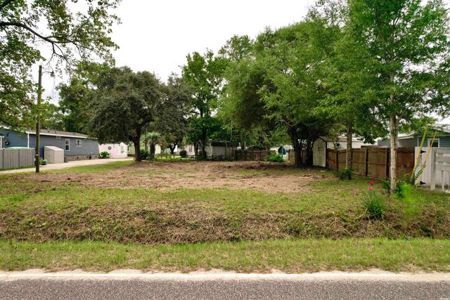 537 Woodland Dr., Murrells Inlet, SC 29576
