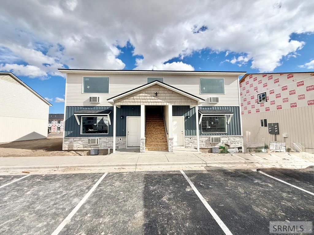 Image 1 of property listing at 5405 Park Lawn Drive # 111, Chubbuck, ID 83202