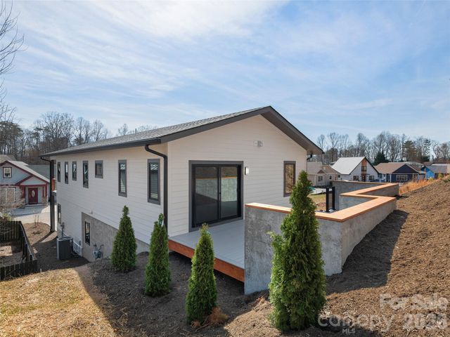 50 Verde Drive, Asheville, NC 28806