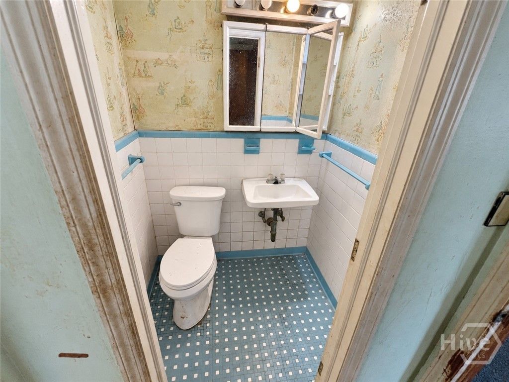 Image 10 of property listing at 513 Dyches Drive, Savannah, GA 31406