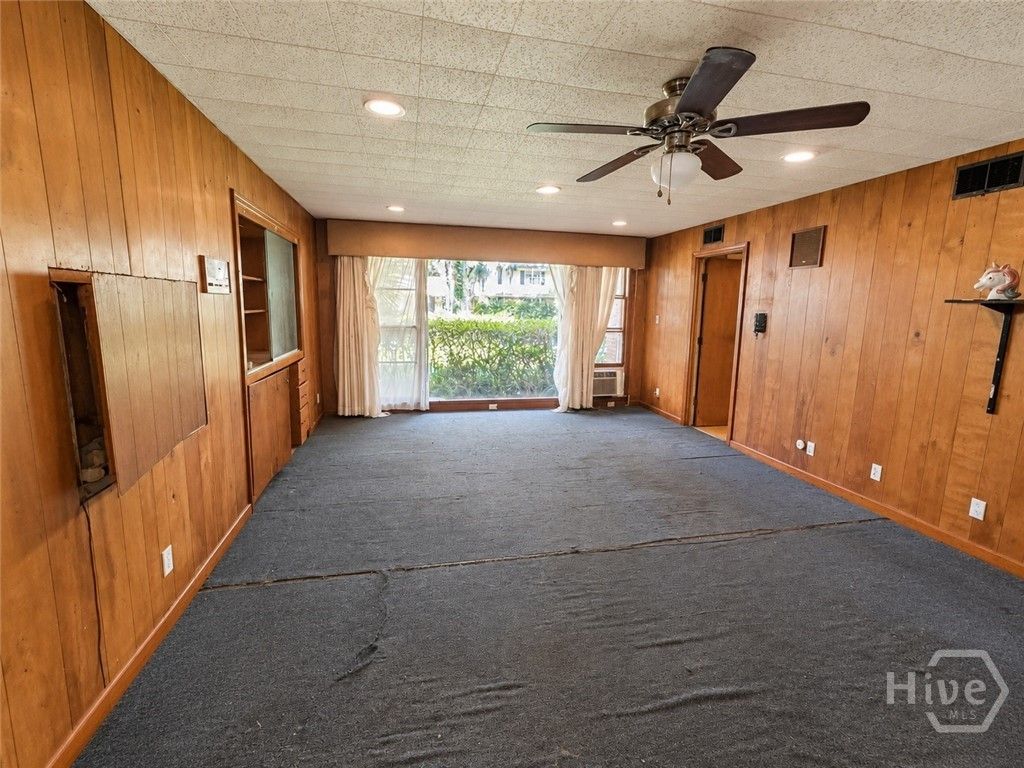 Image 3 of property listing at 513 Dyches Drive, Savannah, GA 31406