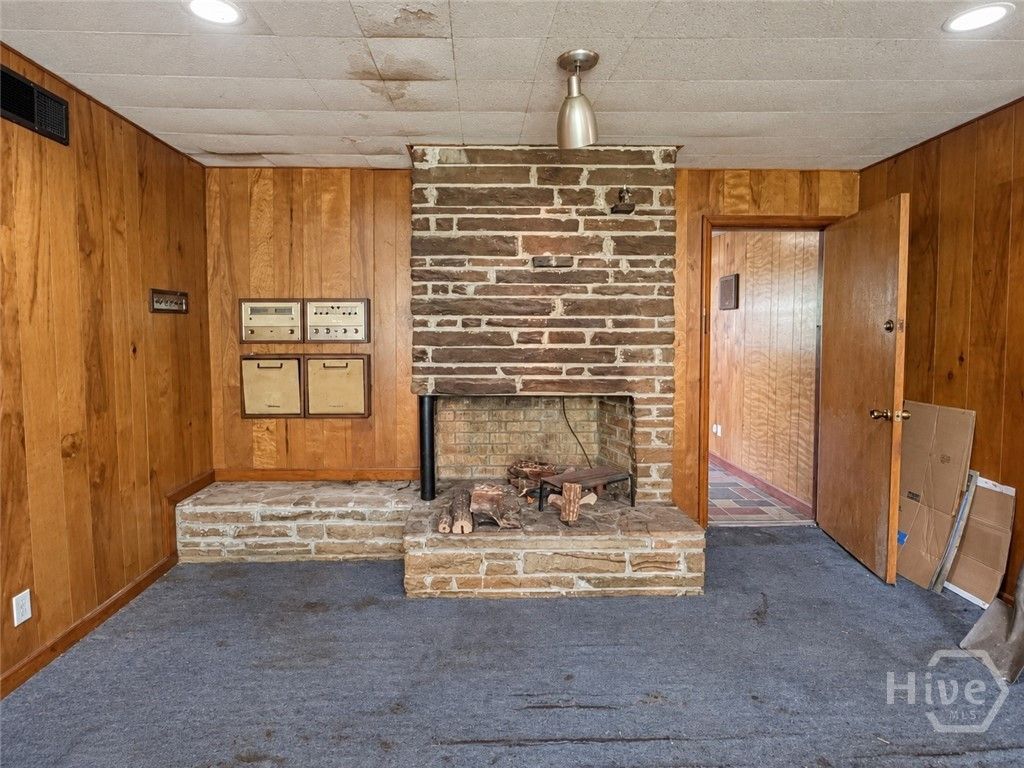 Image 4 of property listing at 513 Dyches Drive, Savannah, GA 31406