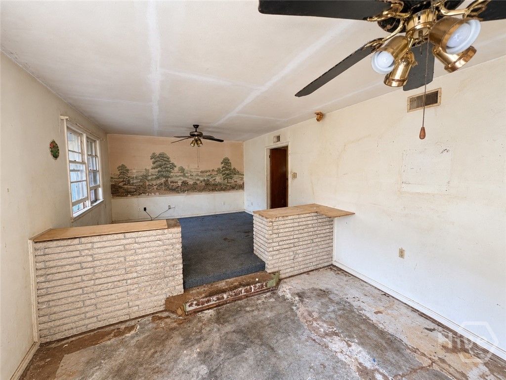 Image 6 of property listing at 513 Dyches Drive, Savannah, GA 31406