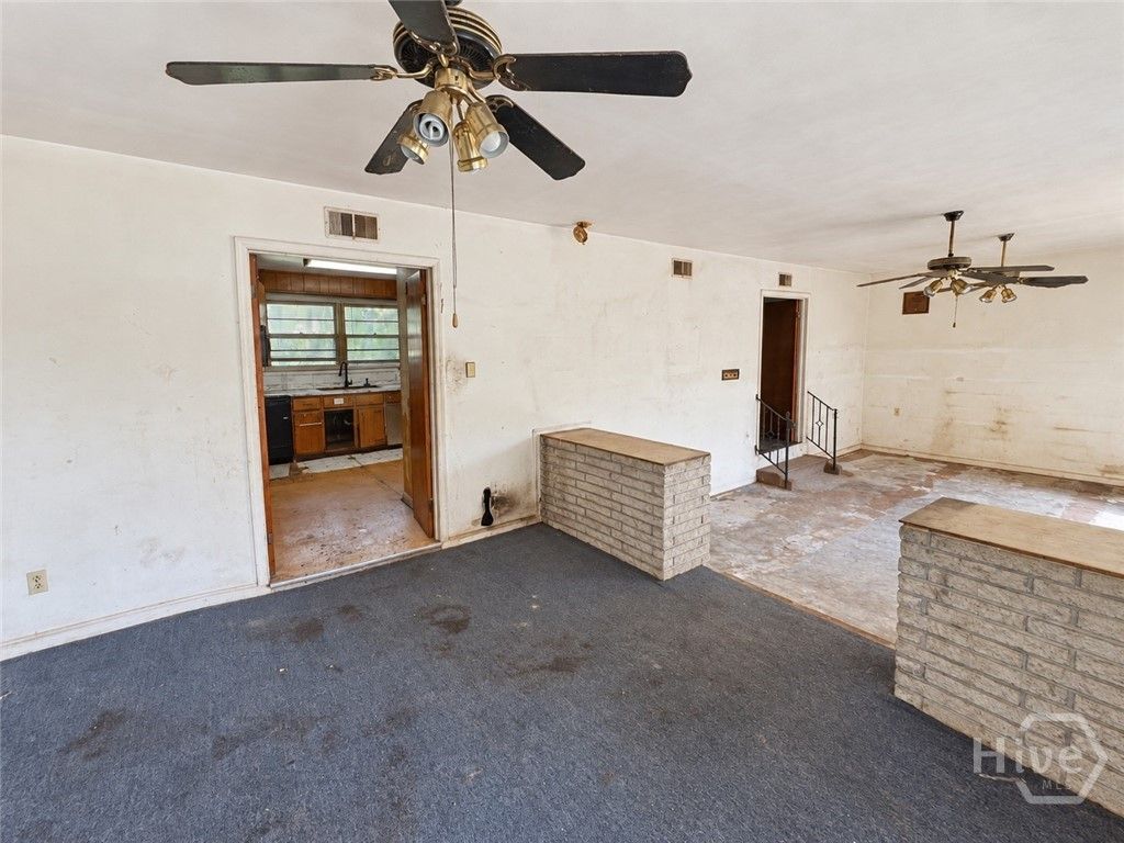 Image 7 of property listing at 513 Dyches Drive, Savannah, GA 31406