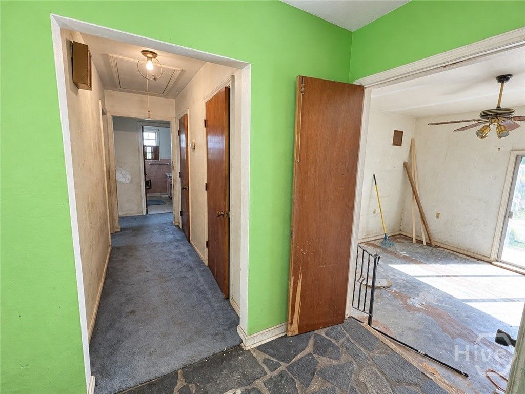 Image 8 of property listing at 513 Dyches Drive, Savannah, GA 31406