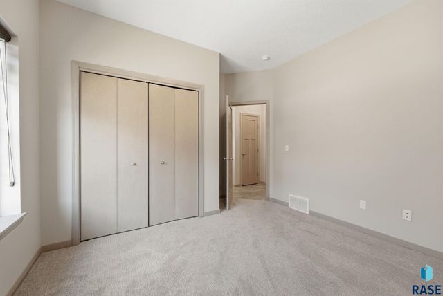 9622 W Broek Dr Drive, Sioux Falls, SD 57106