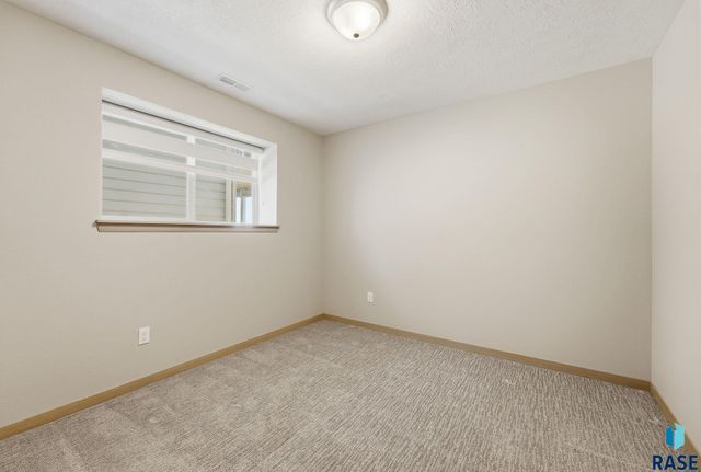 9622 W Broek Dr Drive, Sioux Falls, SD 57106