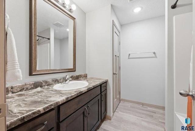 9622 W Broek Dr Drive, Sioux Falls, SD 57106