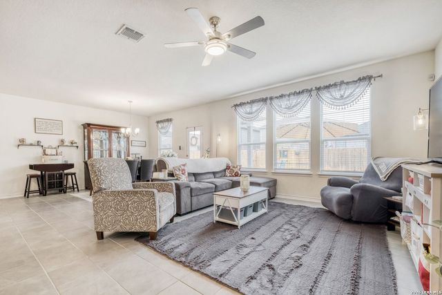 6519 Runaway Row, Converse, TX 78109