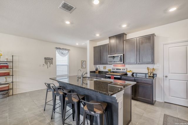 6519 Runaway Row, Converse, TX 78109