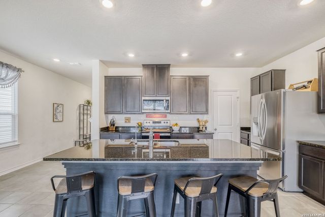 6519 Runaway Row, Converse, TX 78109