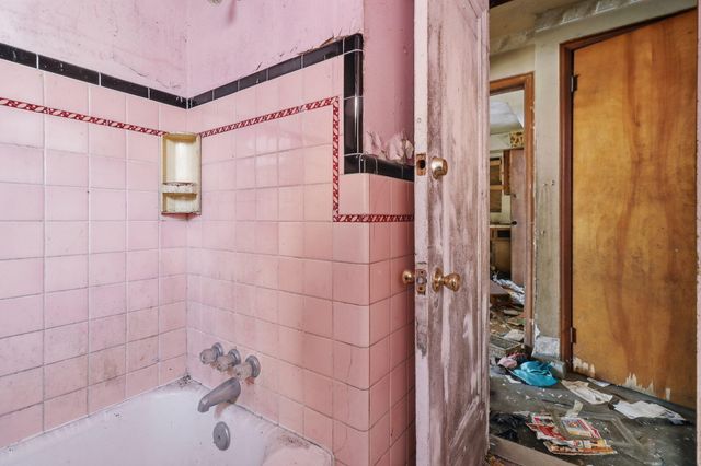 11091 Wilshire Drive, Detroit City, MI 48213