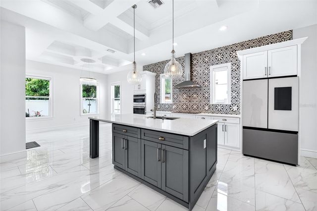 3013 W NORTH B STREET, Tampa, FL 33609