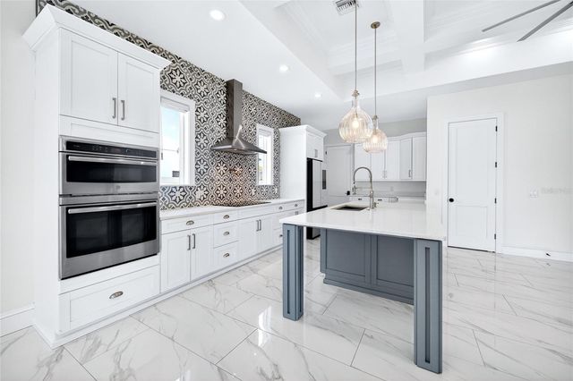 3013 W NORTH B STREET, Tampa, FL 33609