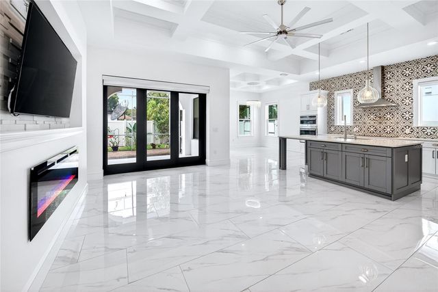 3013 W NORTH B STREET, Tampa, FL 33609
