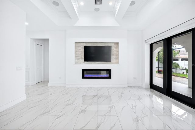 3013 W NORTH B STREET, Tampa, FL 33609