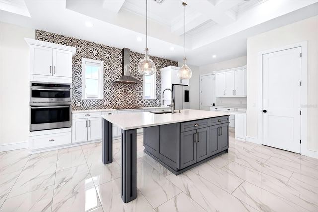 3013 W NORTH B STREET, Tampa, FL 33609