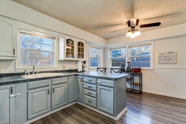 2111 S Oliver Ave, Wichita, KS 67218