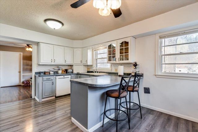 2111 S Oliver Ave, Wichita, KS 67218