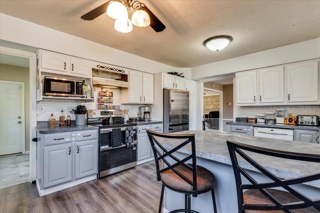 2111 S Oliver Ave, Wichita, KS 67218