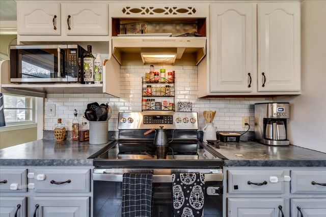 2111 S Oliver Ave, Wichita, KS 67218