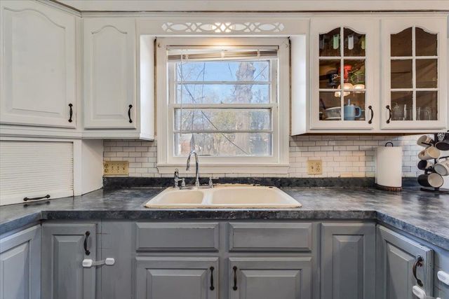 2111 S Oliver Ave, Wichita, KS 67218