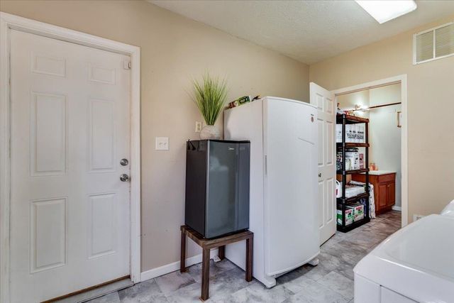 2111 S Oliver Ave, Wichita, KS 67218