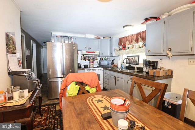 223 E BACON ST, Pottsville, PA 17901