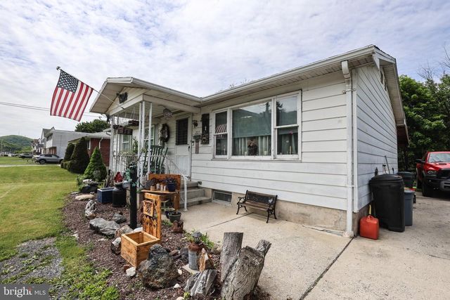 223 E BACON ST, Pottsville, PA 17901