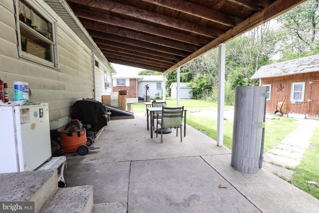 223 E BACON ST, Pottsville, PA 17901
