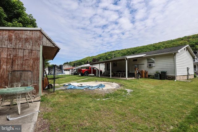 223 E BACON ST, Pottsville, PA 17901