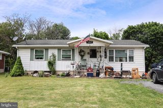 223 E BACON ST, Pottsville, PA 17901