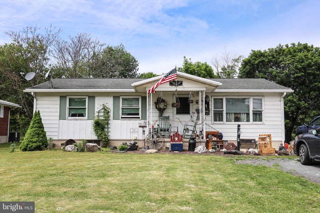 223 E BACON ST, Pottsville, PA 17901
