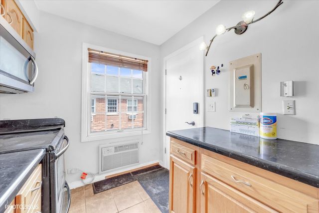 1450 Plymouth Place 2W, Glenview, IL 60025