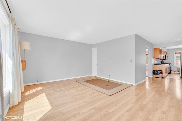 1450 Plymouth Place 2W, Glenview, IL 60025