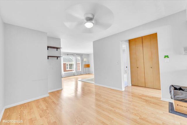 1450 Plymouth Place 2W, Glenview, IL 60025