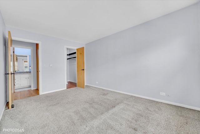 1450 Plymouth Place 2W, Glenview, IL 60025