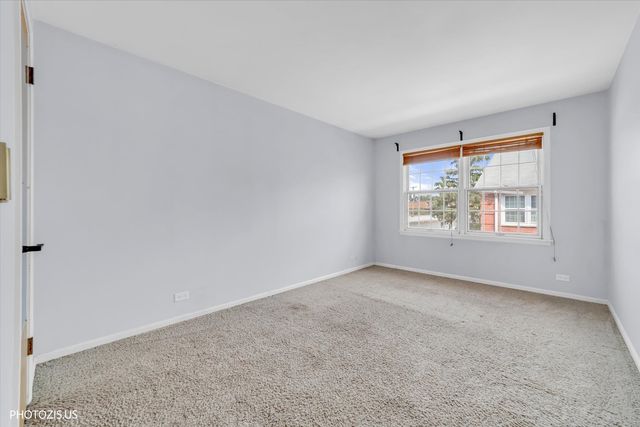 1450 Plymouth Place 2W, Glenview, IL 60025