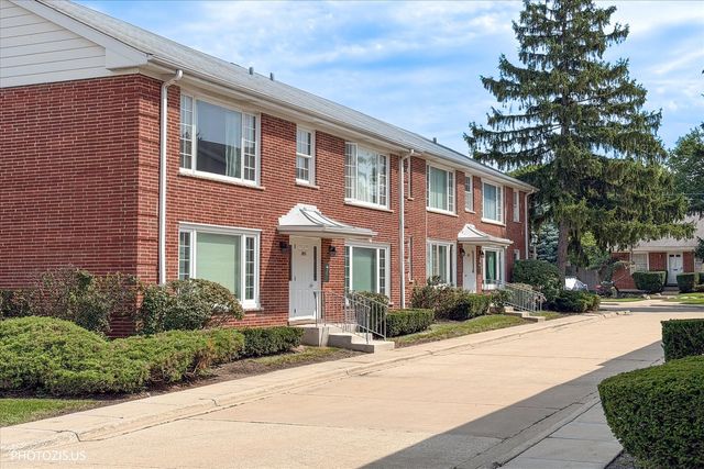 1450 Plymouth Place 2W, Glenview, IL 60025