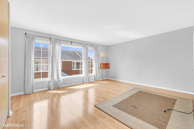 1450 Plymouth Place 2W, Glenview, IL 60025
