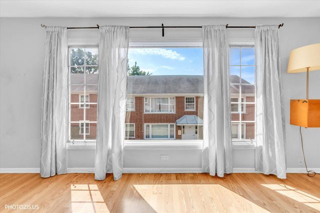 1450 Plymouth Place 2W, Glenview, IL 60025