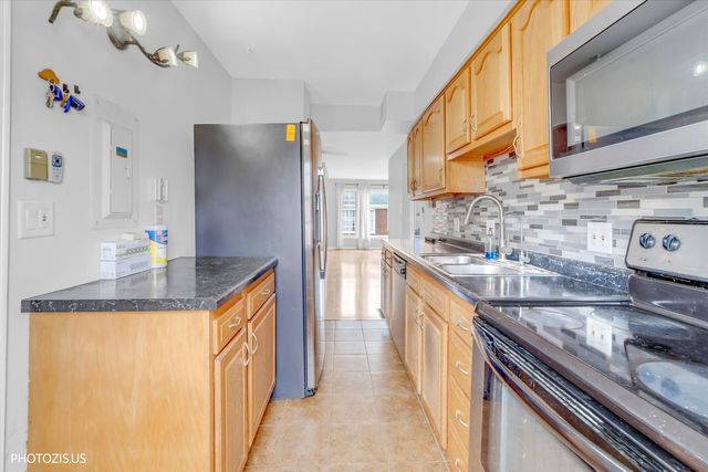 1450 Plymouth Place 2W, Glenview, IL 60025