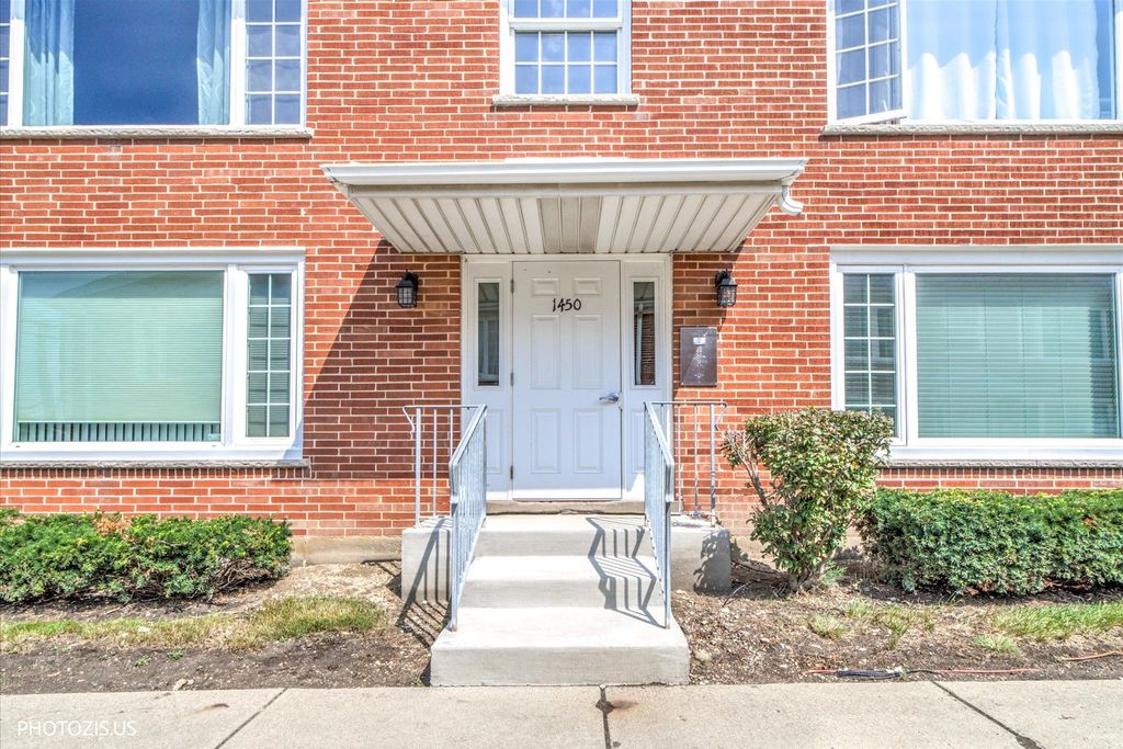 1450 Plymouth Place 2W, Glenview, IL 60025